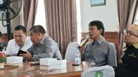 Yuli Sapang, bersama rekan sejawat di DPRD Kutai Timur