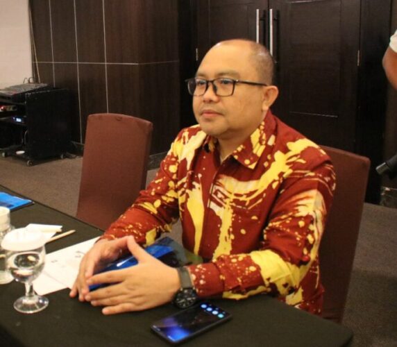 Foto: Anggota DPRD Kutim Komisi A dr Novel Tyty Paembonan